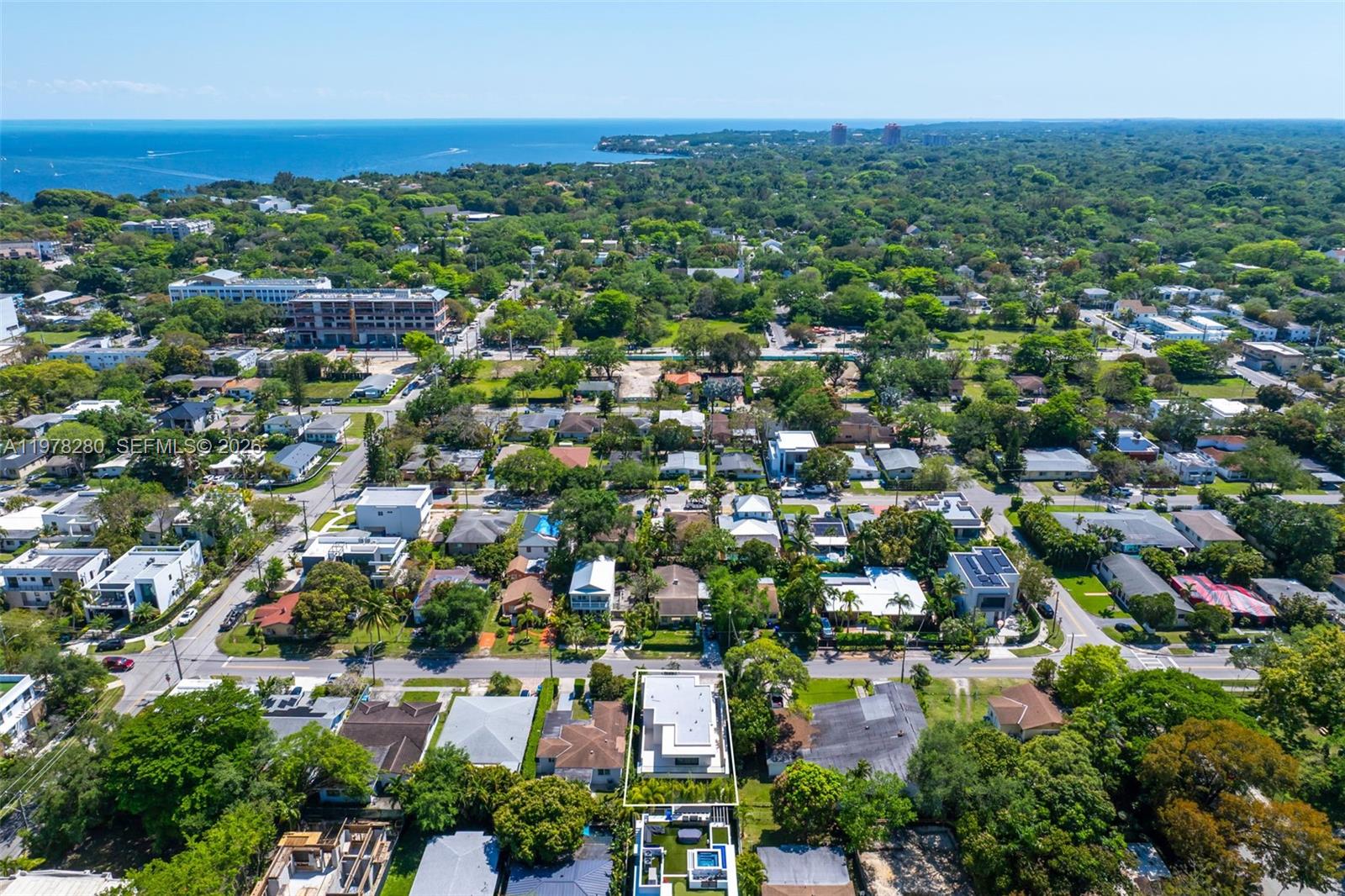 3457 Oak Ave Miami, FL 33133