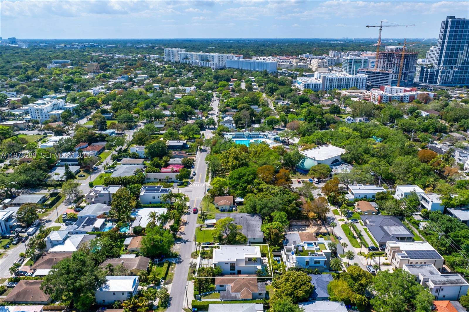 3457 Oak Ave Miami, FL 33133