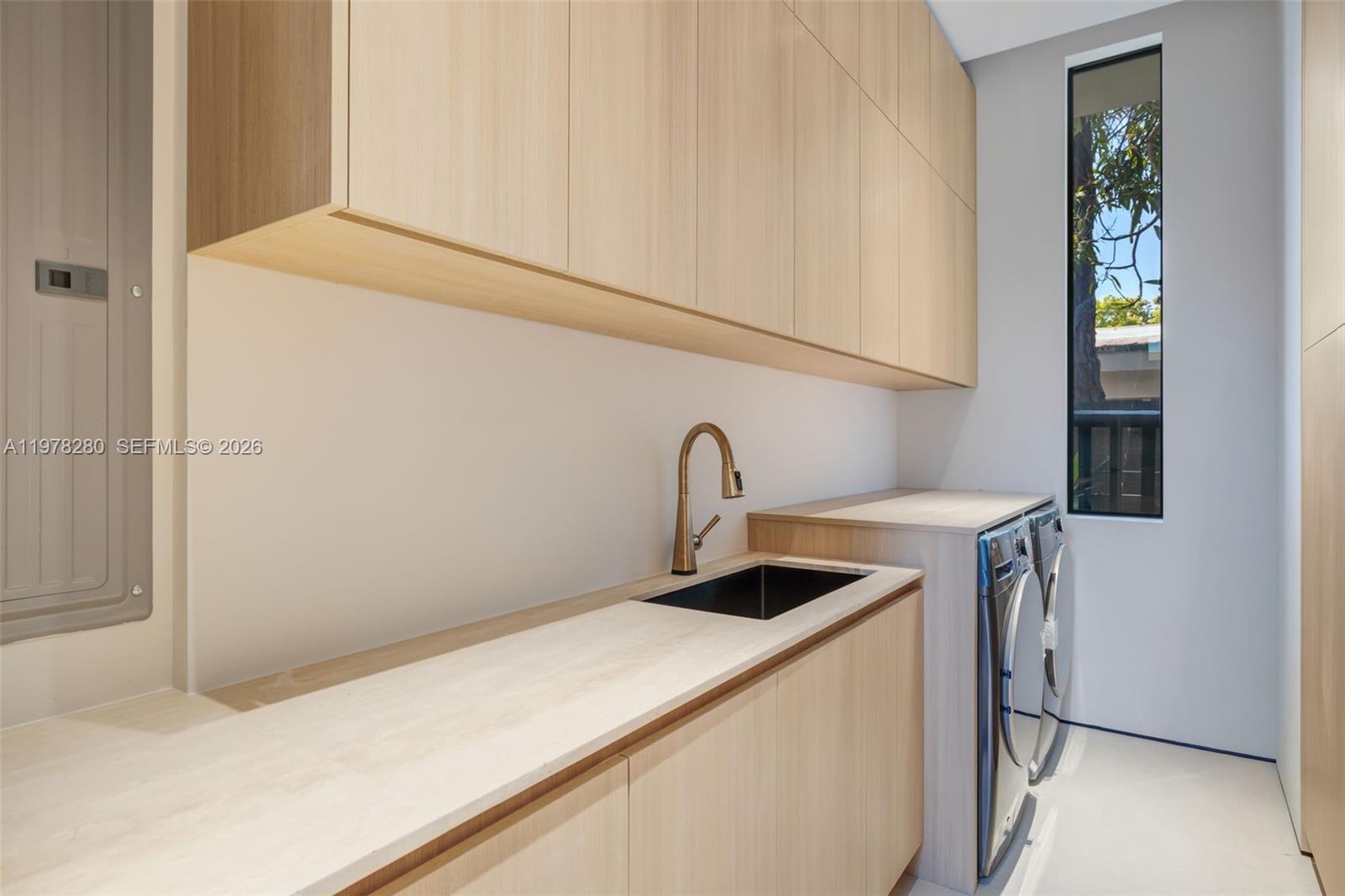 3457 Oak Ave Miami, FL 33133