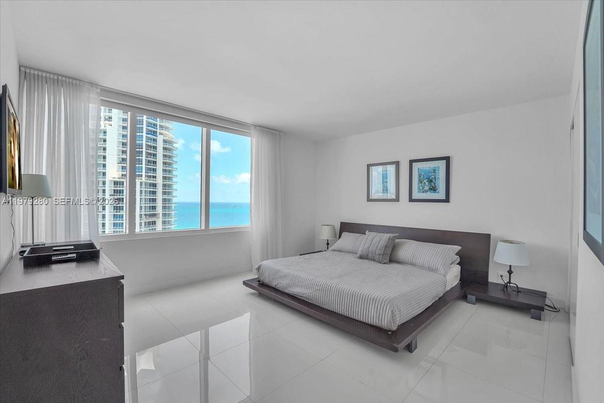 400 S Pointe Dr #1910 Miami Beach, FL 33139