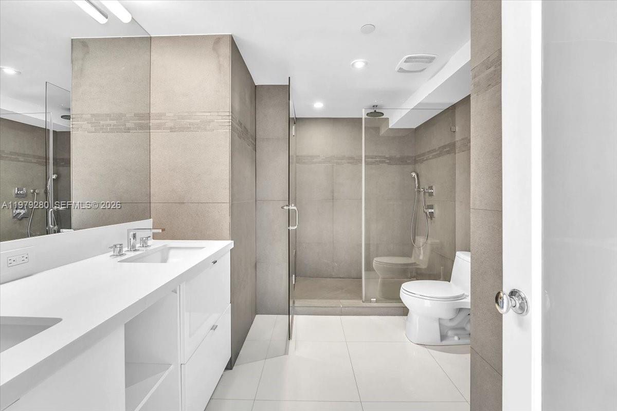 400 S Pointe Dr #1910 Miami Beach, FL 33139