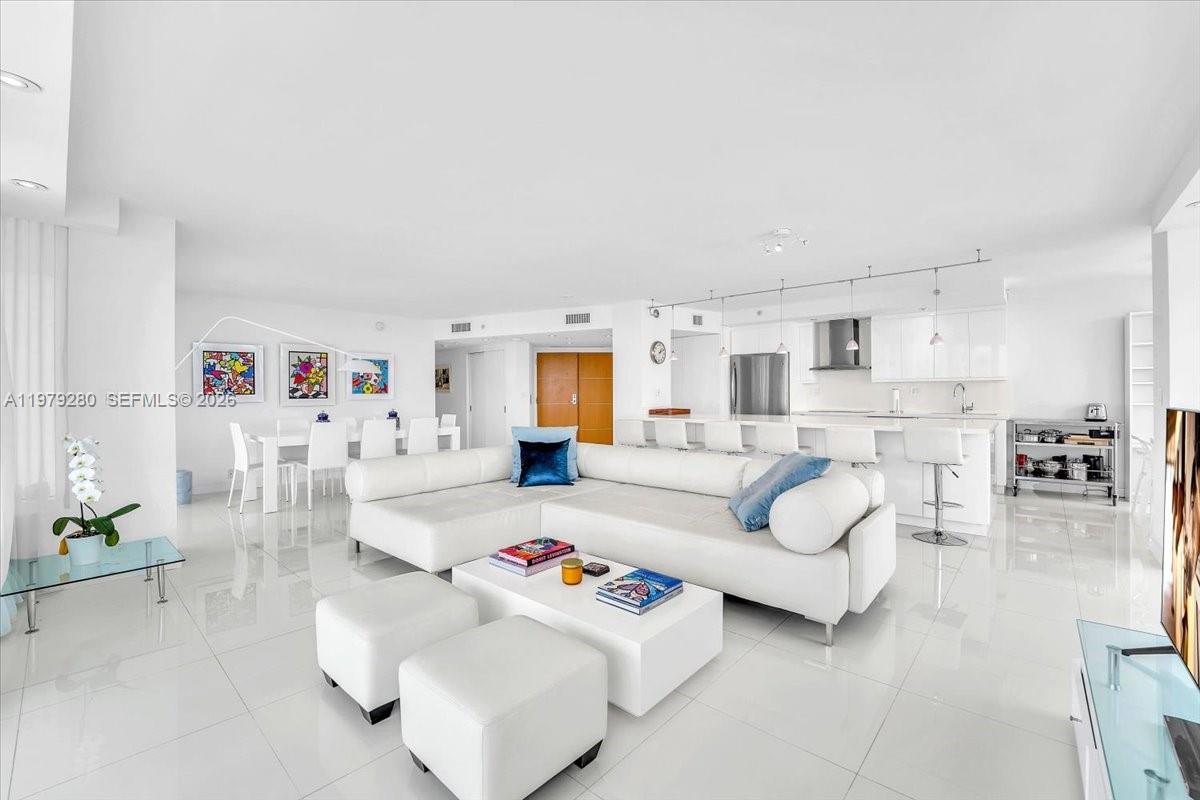 400 S Pointe Dr #1910 Miami Beach, FL 33139