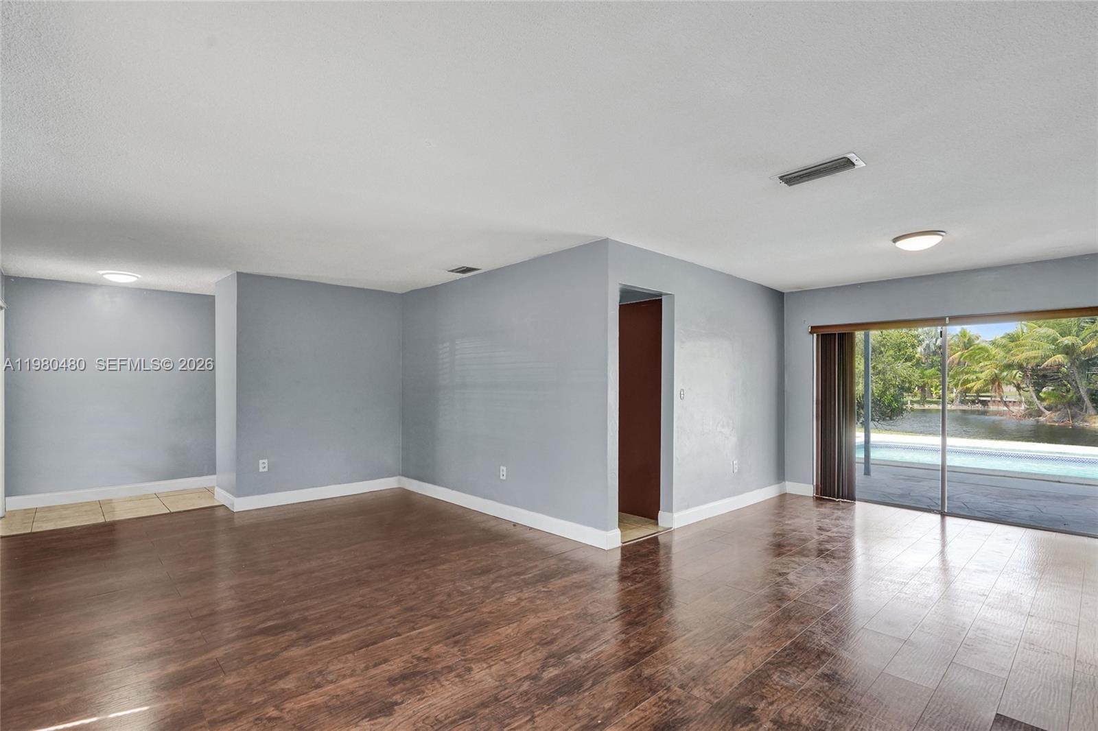 8699 NW 26th Pl Sunrise, FL 33322