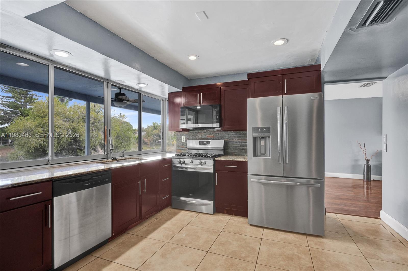 8699 NW 26th Pl Sunrise, FL 33322