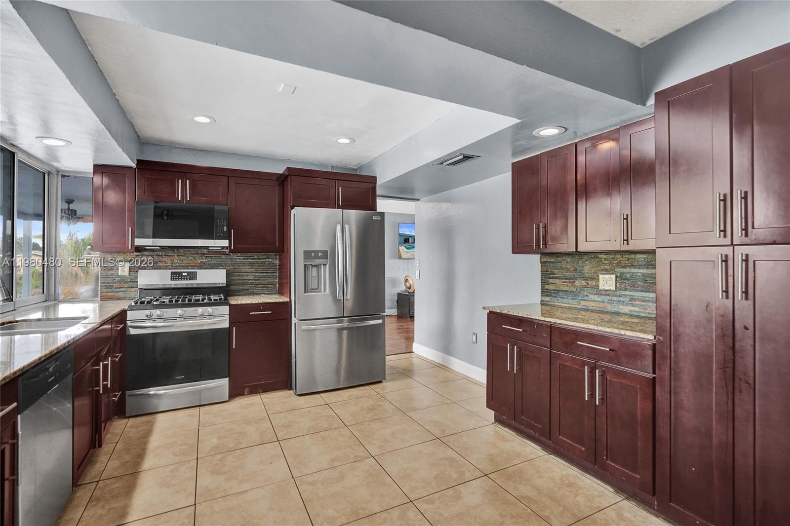 8699 NW 26th Pl Sunrise, FL 33322