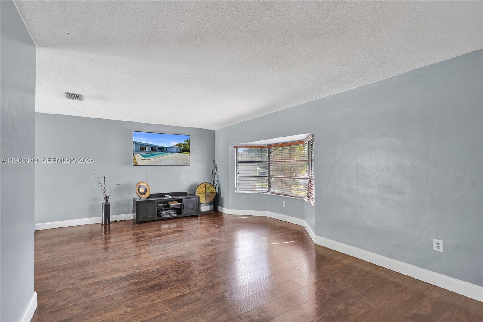 8699 NW 26th Pl Sunrise, FL 33322