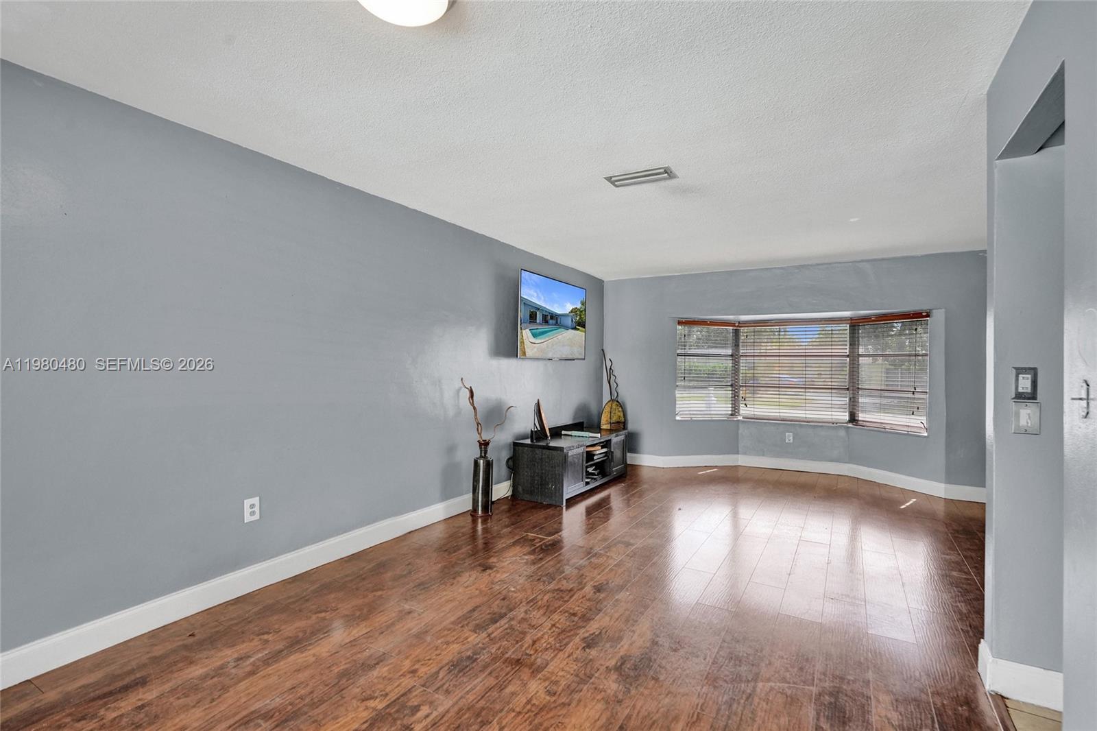 8699 NW 26th Pl Sunrise, FL 33322