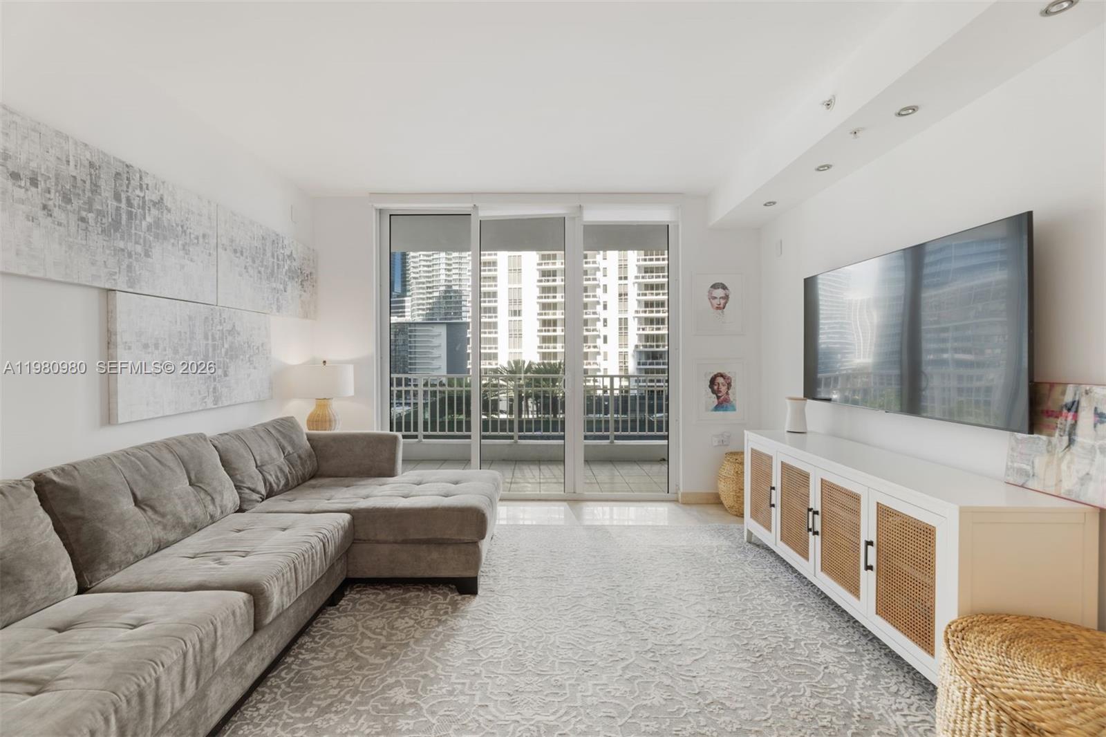 801 Brickell Key Blvd #806 Miami, FL 33131