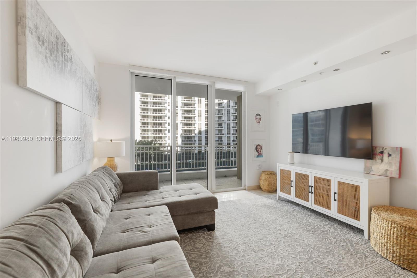 801 Brickell Key Blvd #806 Miami, FL 33131