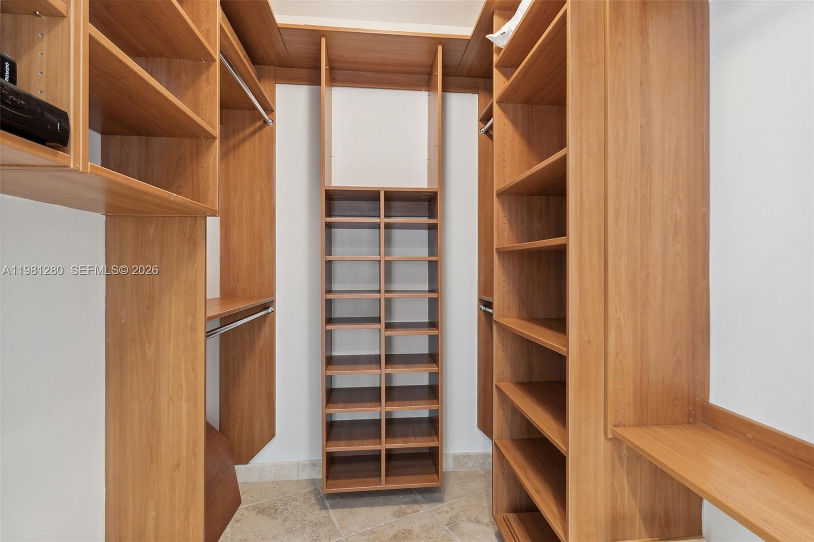 1000 S Pointe Dr #904 Miami Beach, FL 33139