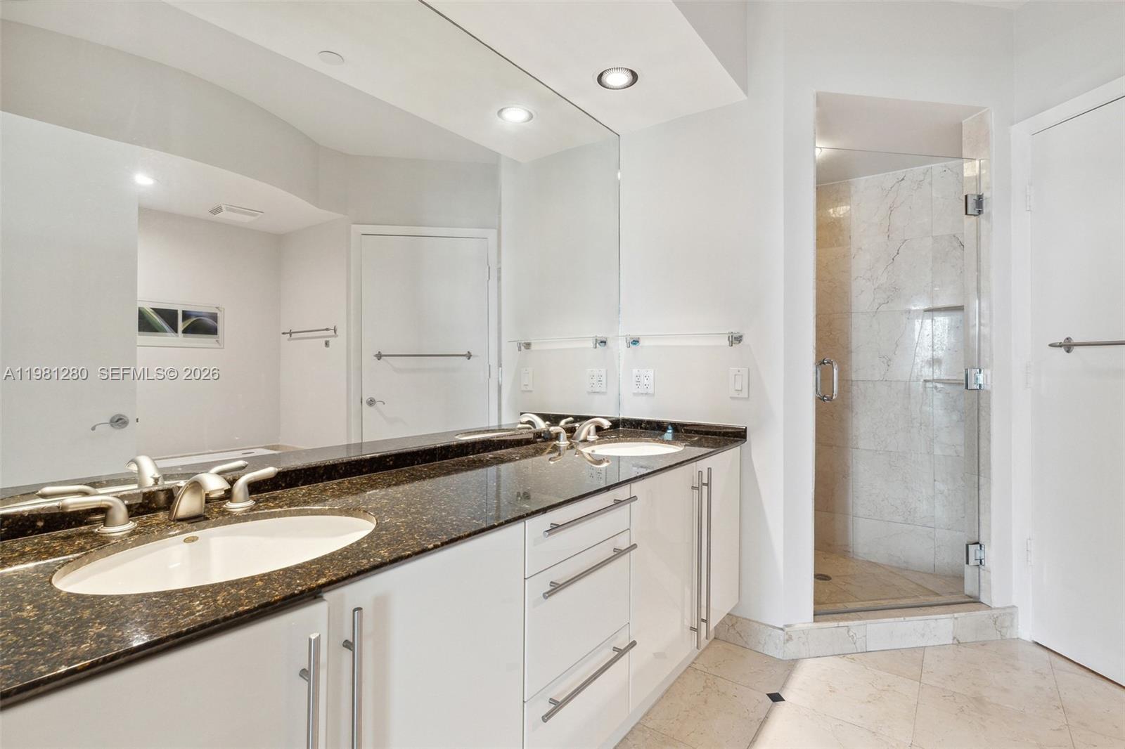 1000 S Pointe Dr #904 Miami Beach, FL 33139