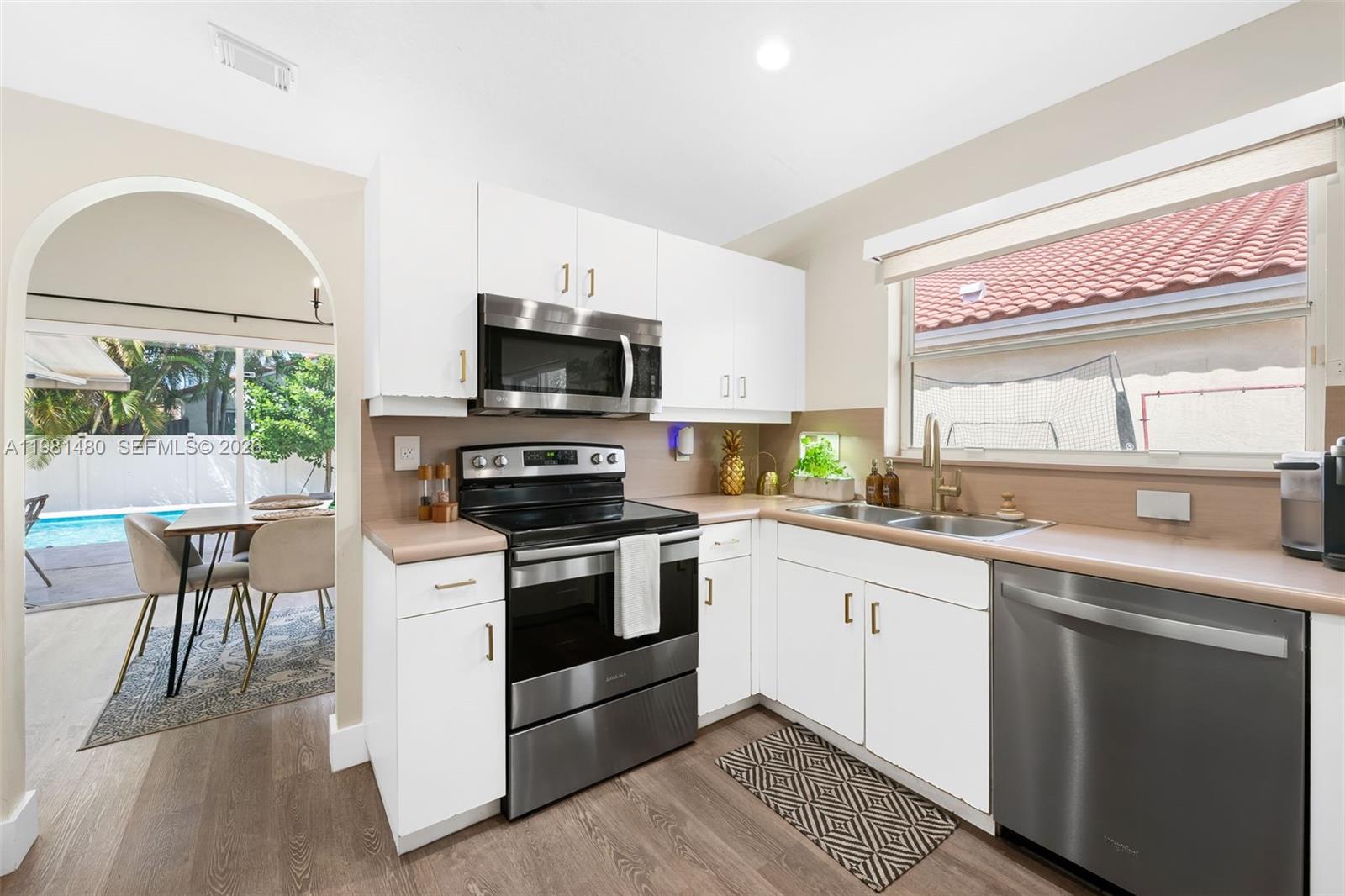 334 SW 194th Ave Pembroke Pines, FL 33029