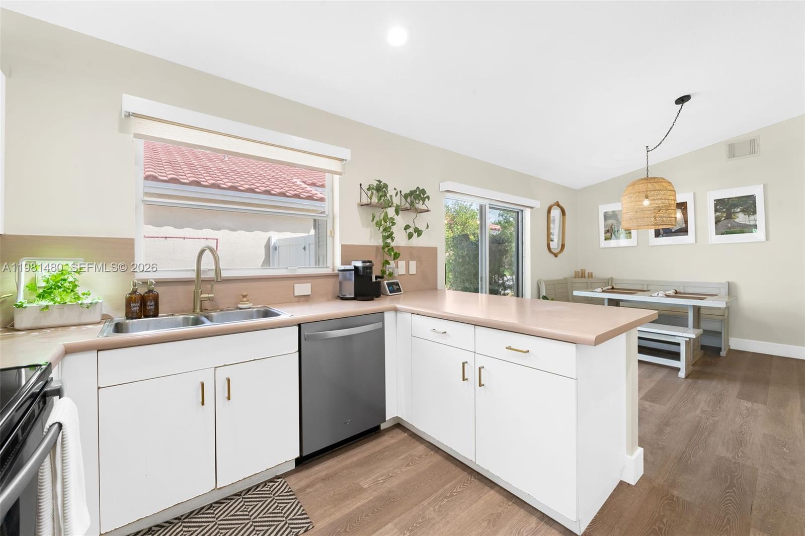 334 SW 194th Ave Pembroke Pines, FL 33029