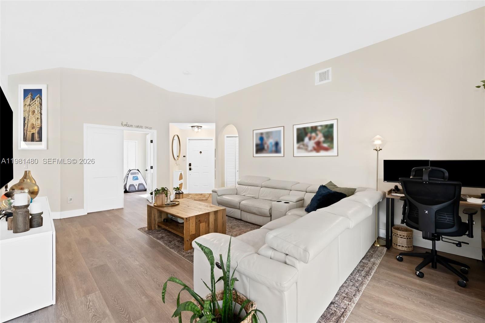 334 SW 194th Ave Pembroke Pines, FL 33029