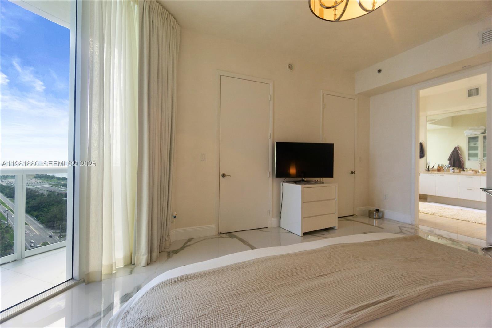 15811 Collins Ave #2606 Sunny Isles Beach, FL 33160