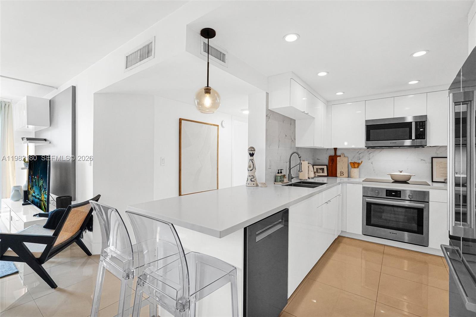 1605 Bay Rd #201 Miami Beach, FL 33139