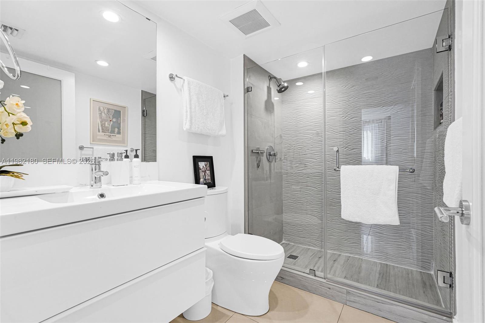 1605 Bay Rd #201 Miami Beach, FL 33139