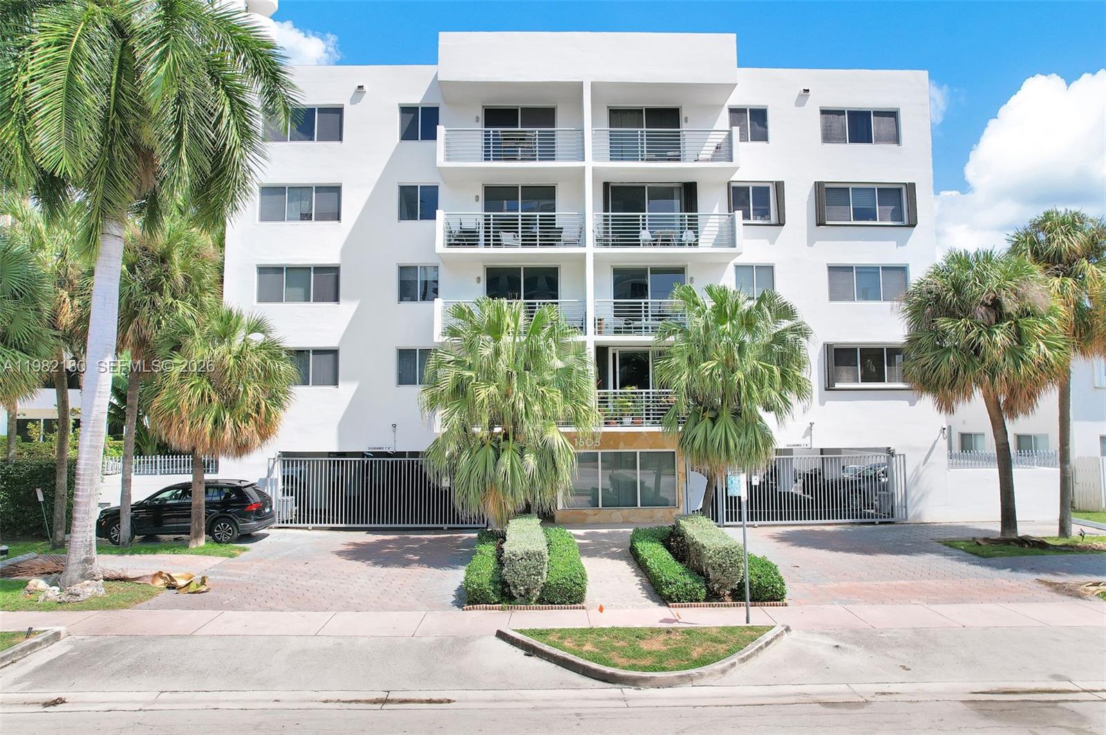 1605 Bay Rd #201 Miami Beach, FL 33139