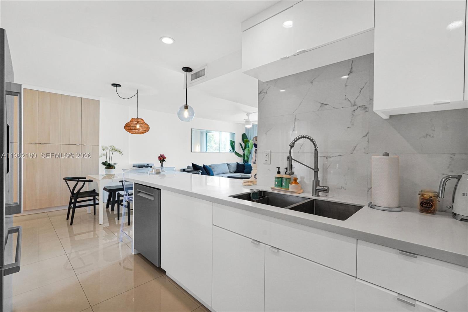 1605 Bay Rd #201 Miami Beach, FL 33139