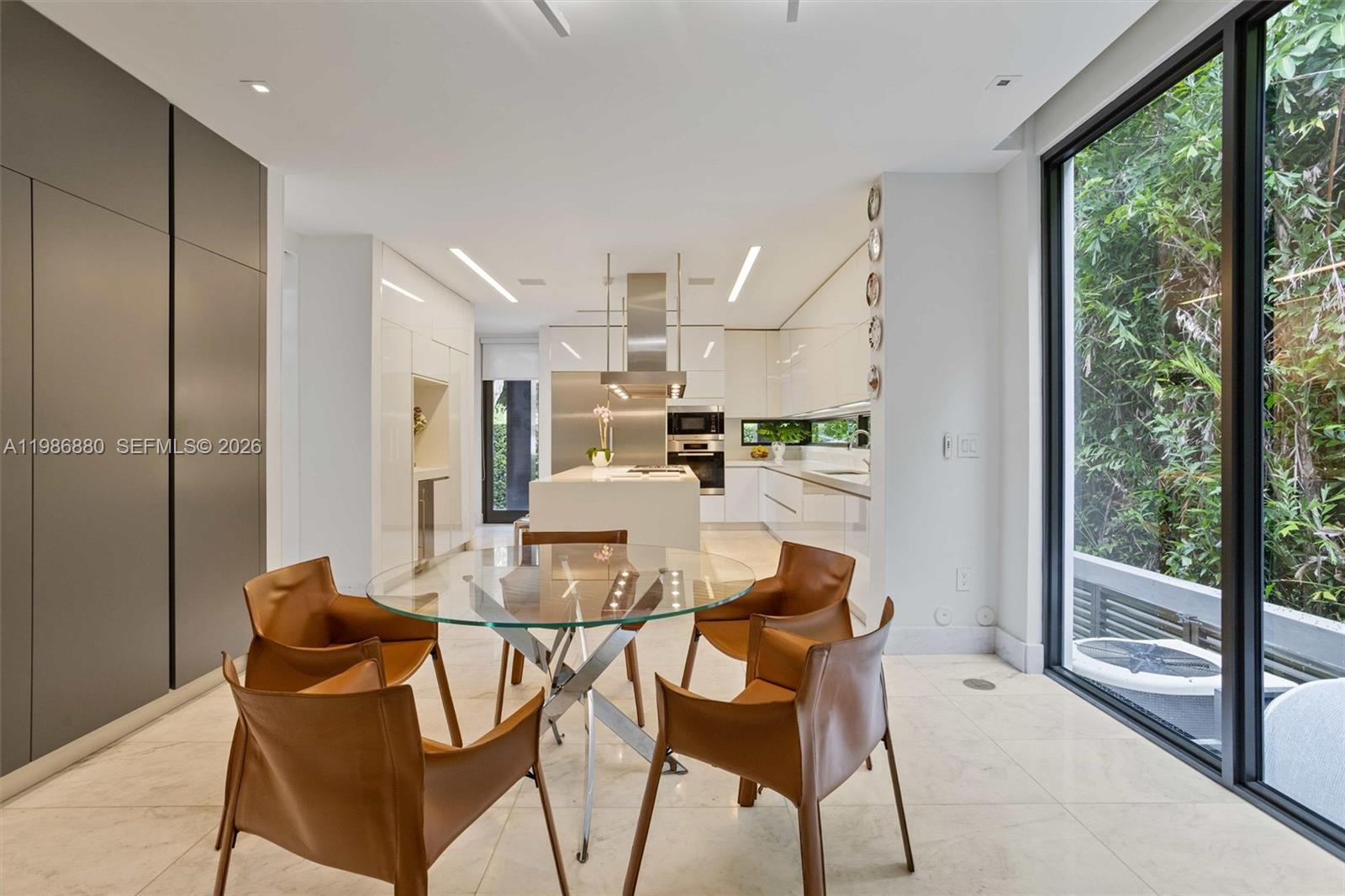 610 Harbor Cir Key Biscayne, FL 33149