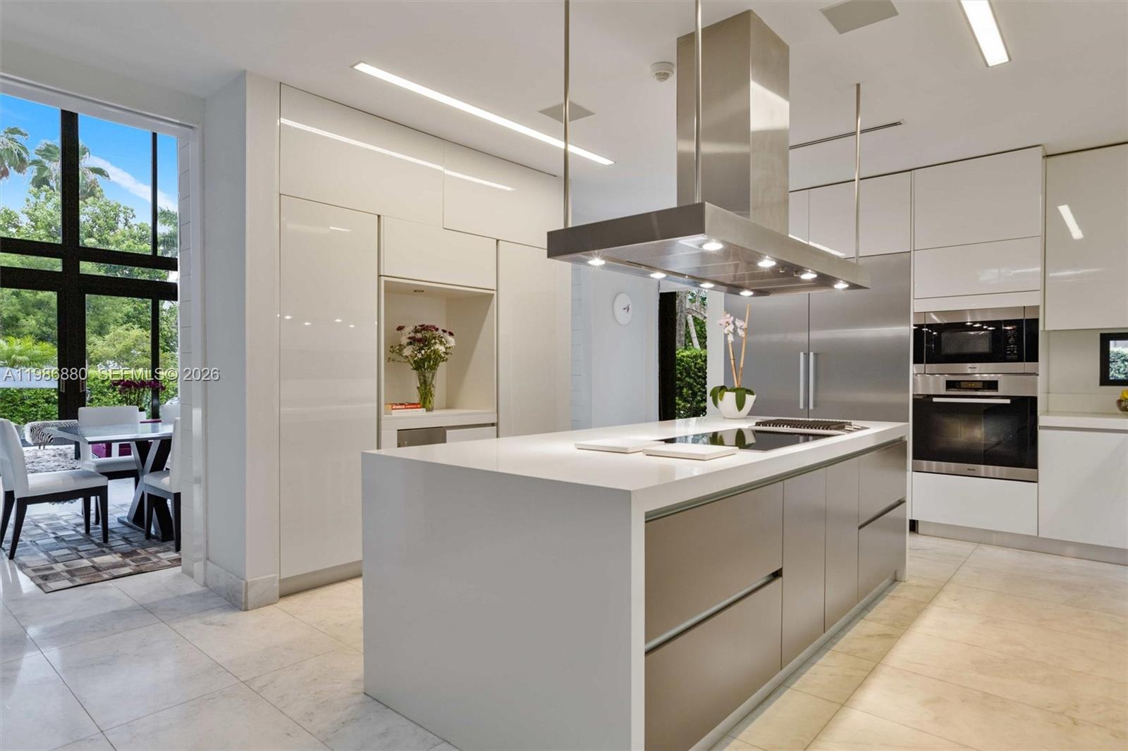 610 Harbor Cir Key Biscayne, FL 33149