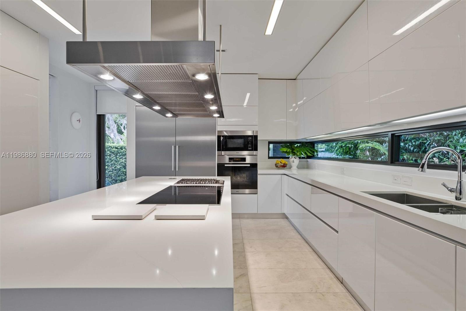 610 Harbor Cir Key Biscayne, FL 33149