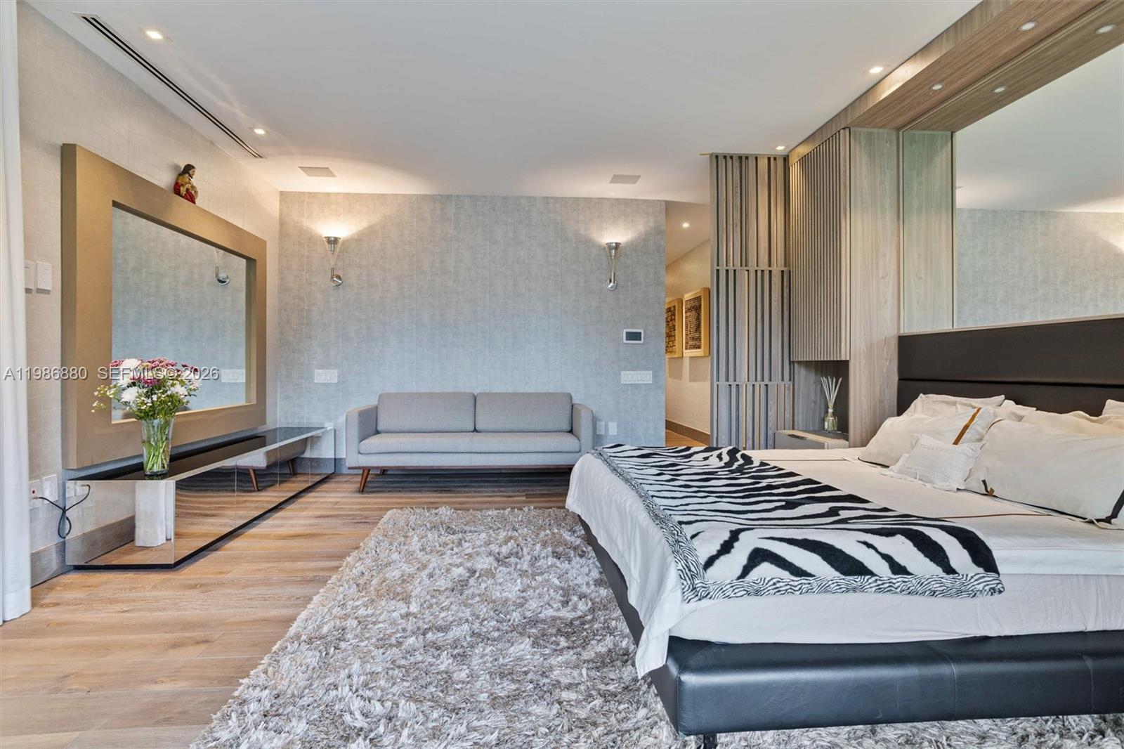 610 Harbor Cir Key Biscayne, FL 33149