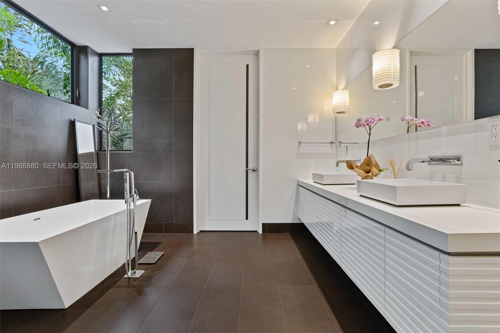 610 Harbor Cir Key Biscayne, FL 33149