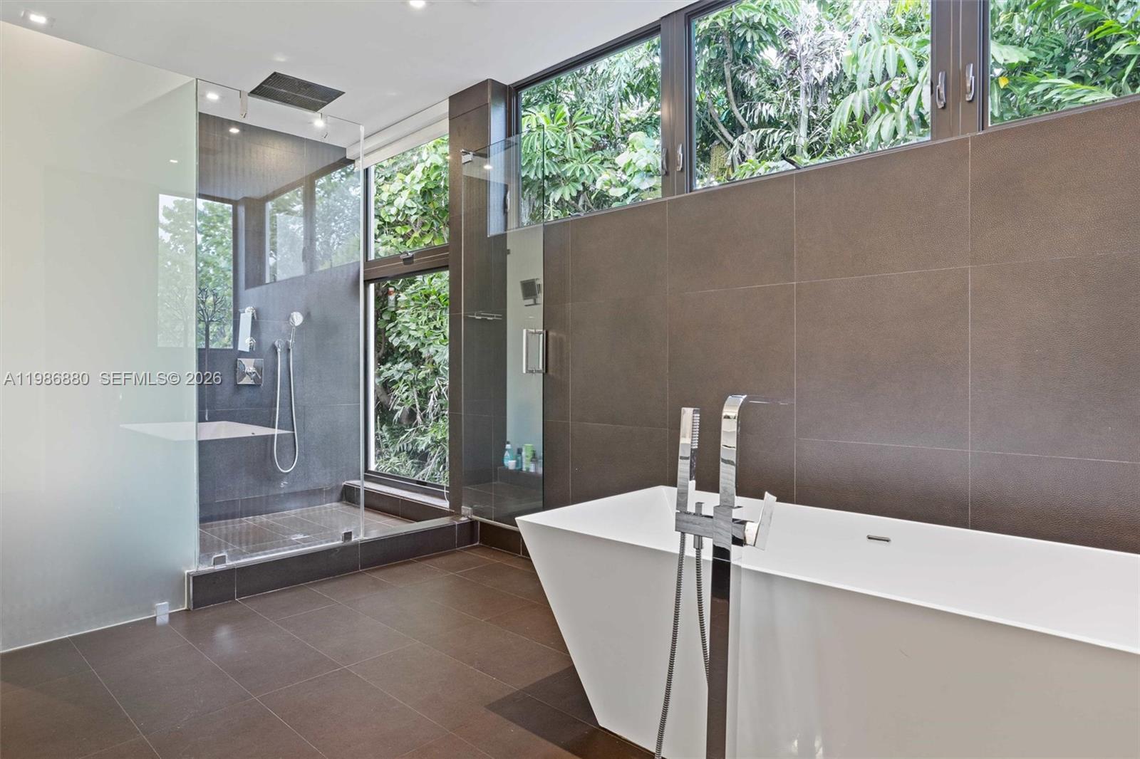 610 Harbor Cir Key Biscayne, FL 33149