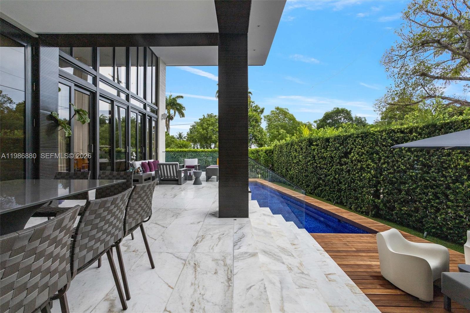 610 Harbor Cir Key Biscayne, FL 33149