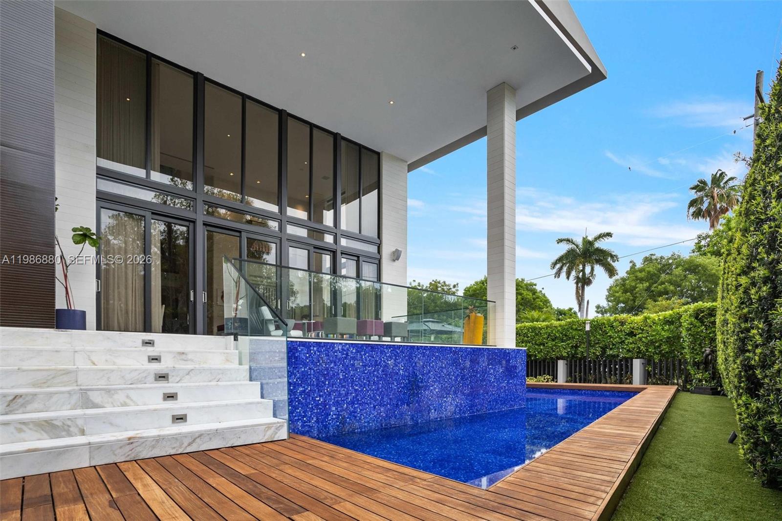 610 Harbor Cir Key Biscayne, FL 33149