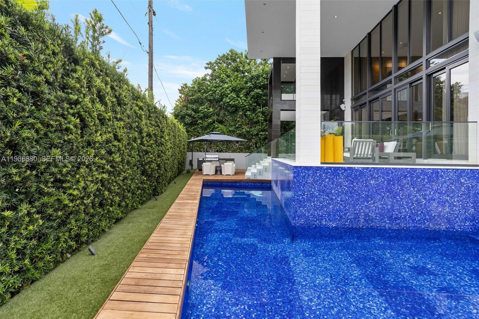 610 Harbor Cir Key Biscayne, FL 33149