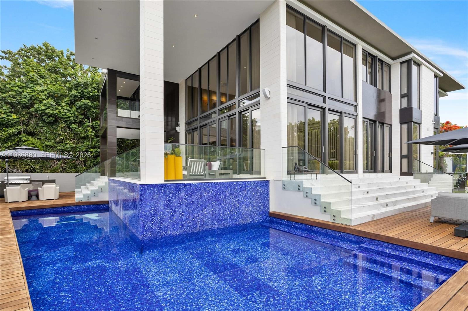 610 Harbor Cir Key Biscayne, FL 33149