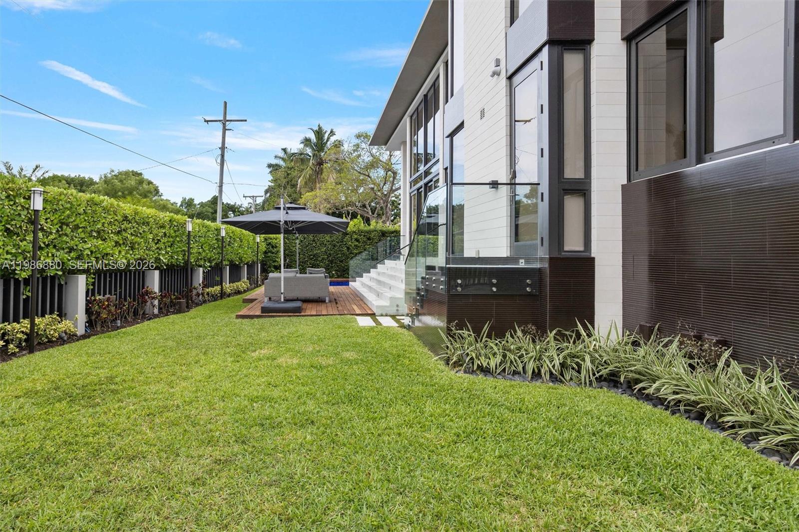 610 Harbor Cir Key Biscayne, FL 33149