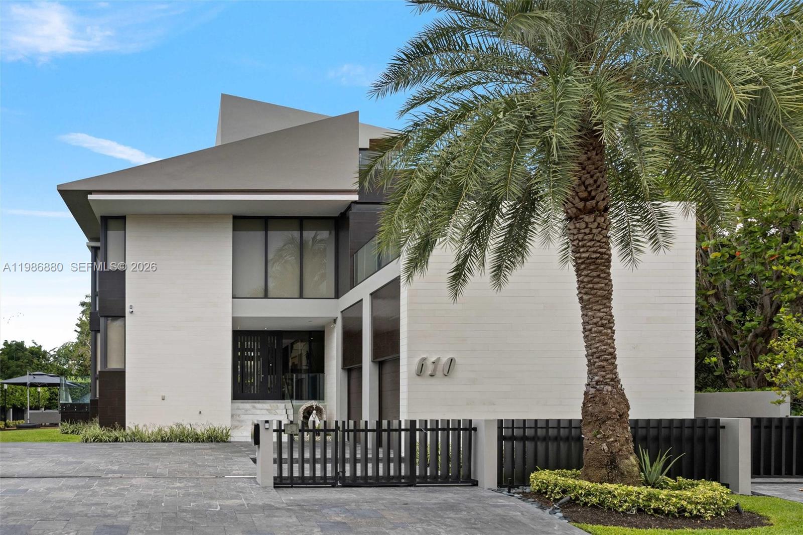 610 Harbor Cir Key Biscayne, FL 33149