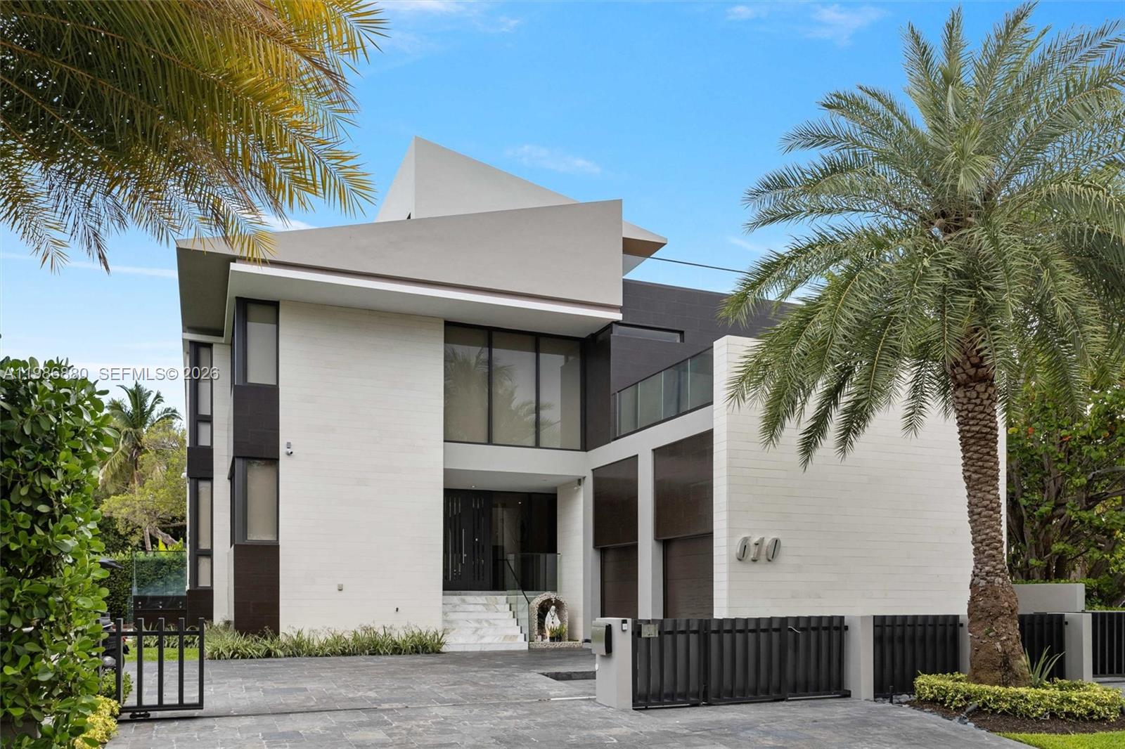 610 Harbor Cir Key Biscayne, FL 33149