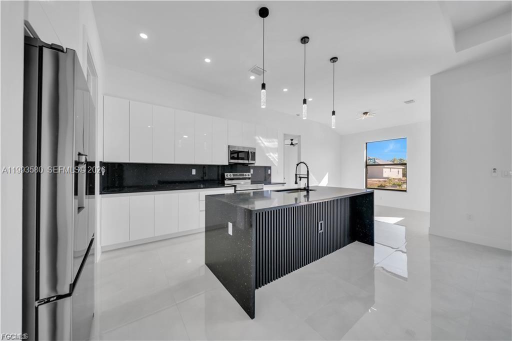 2815 44th St W Lehigh Acres, FL 33971