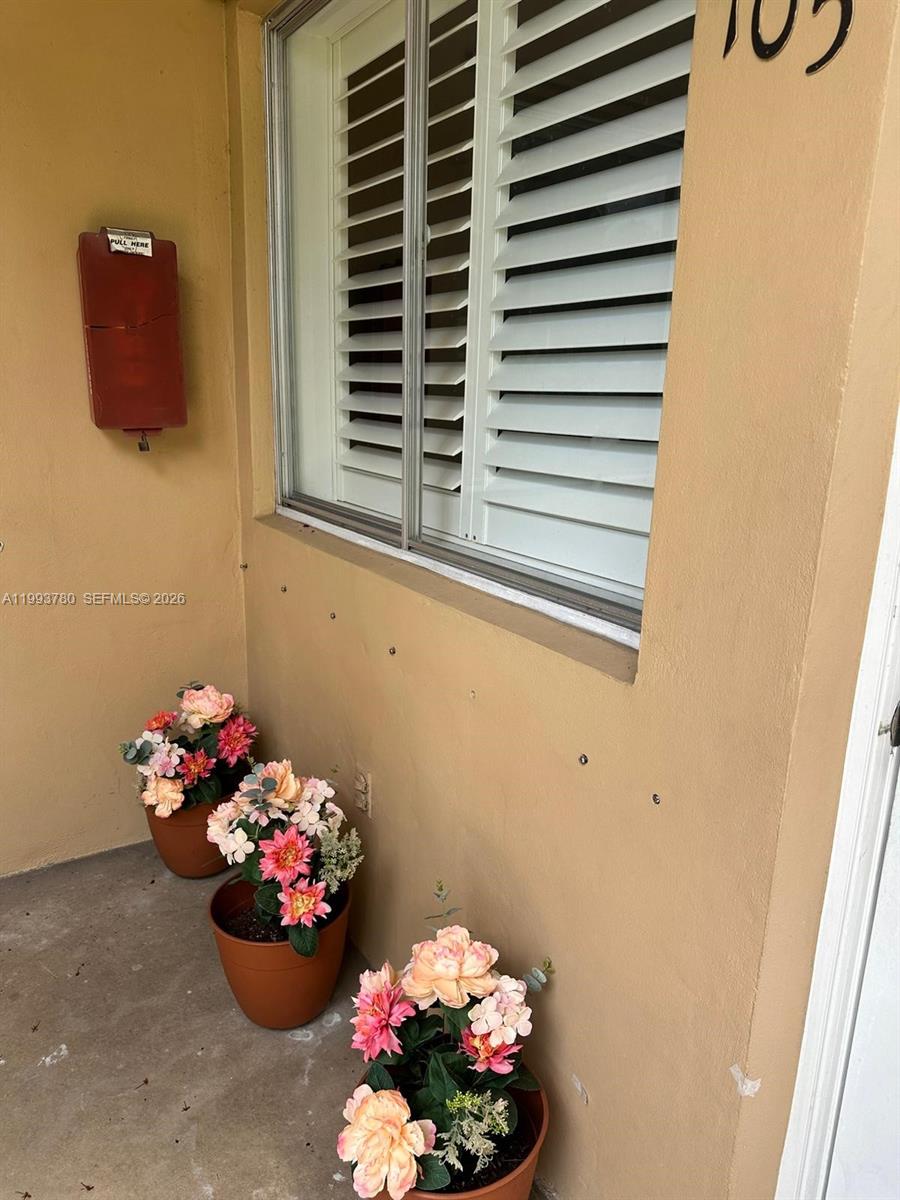 411 S Crescent Dr #105