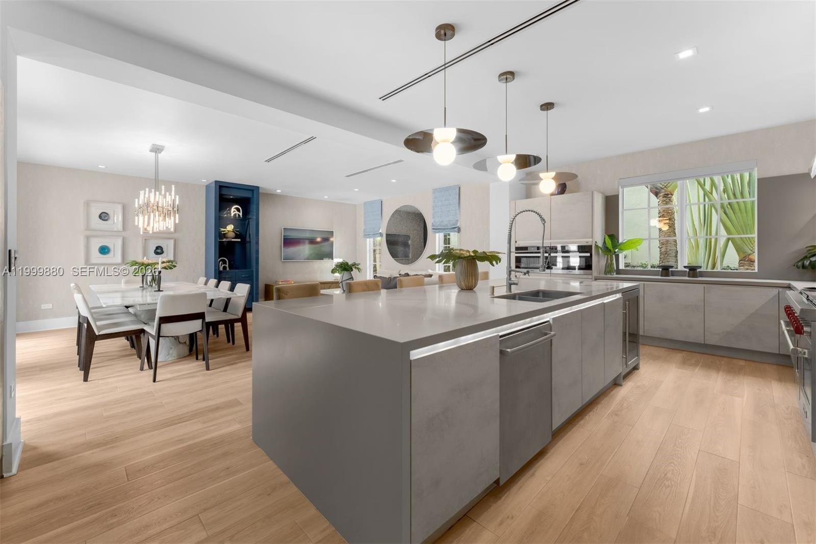 2887 Pine Tree Dr Miami Beach, FL 33140