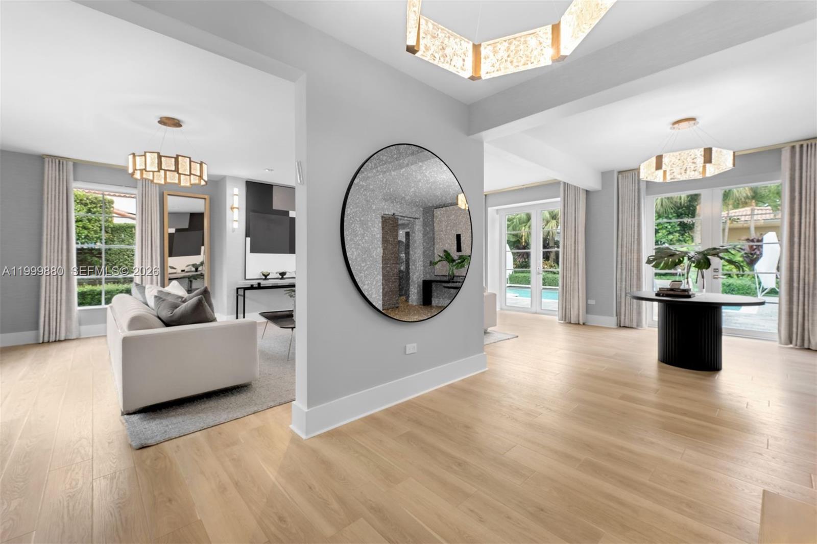 2887 Pine Tree Dr Miami Beach, FL 33140