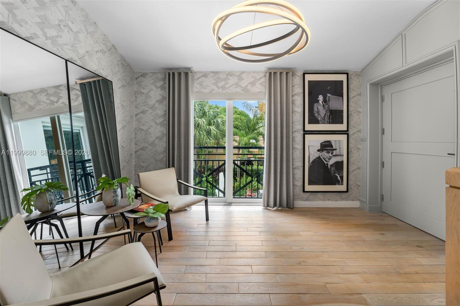 2887 Pine Tree Dr Miami Beach, FL 33140