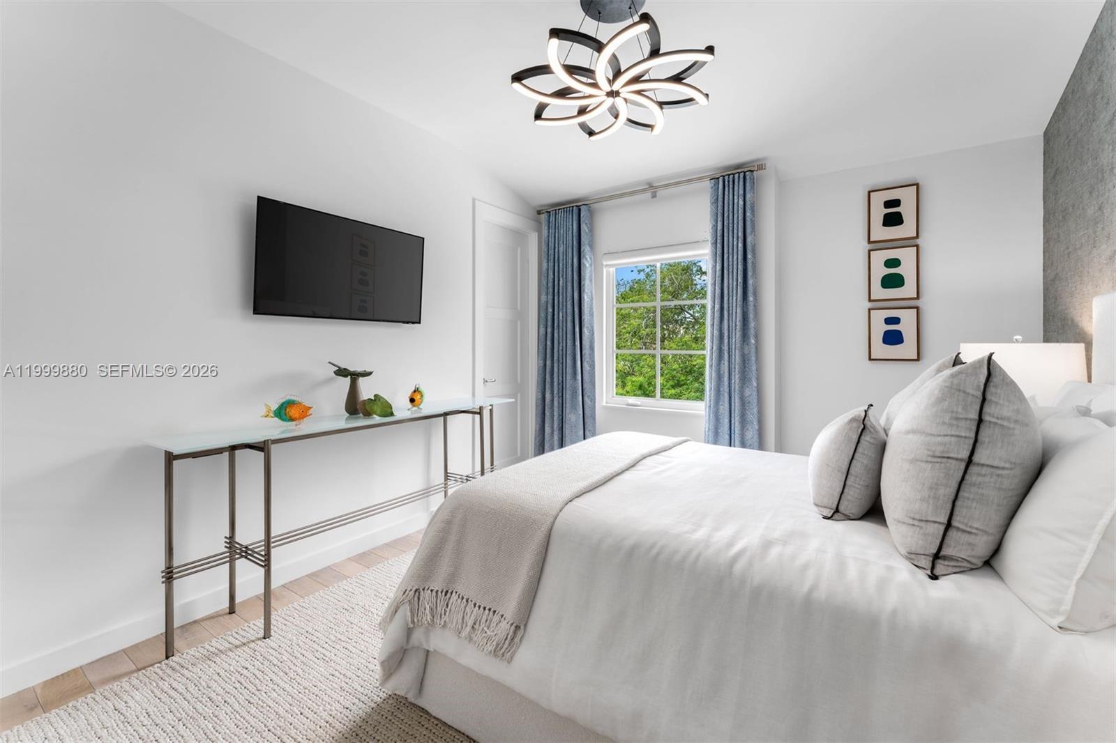 2887 Pine Tree Dr Miami Beach, FL 33140