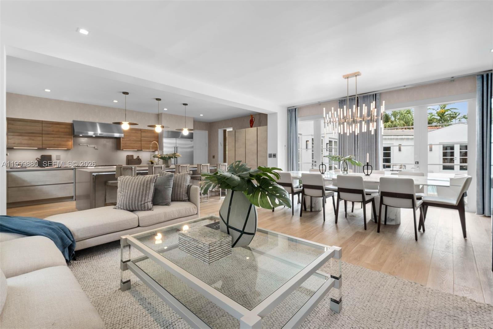 2887 Pine Tree Dr Miami Beach, FL 33140