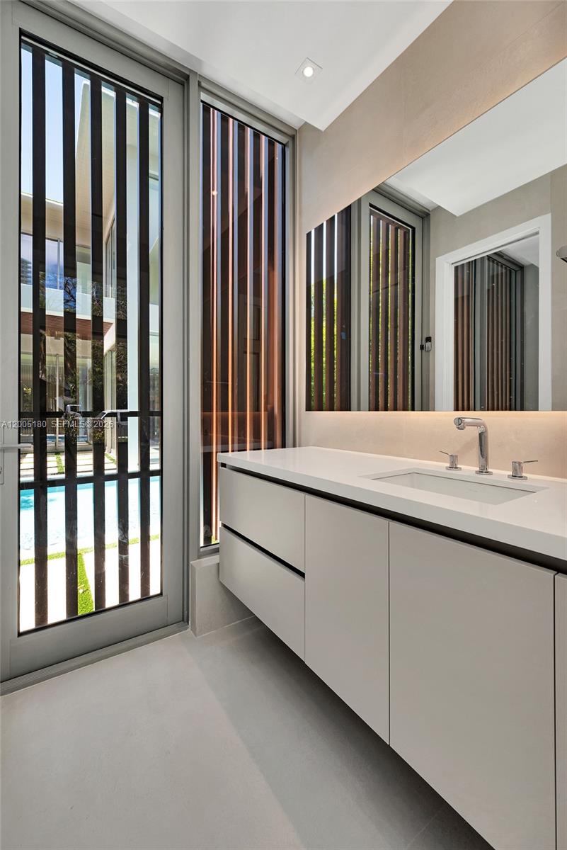 2100 S Miami Ave Miami, FL 33129