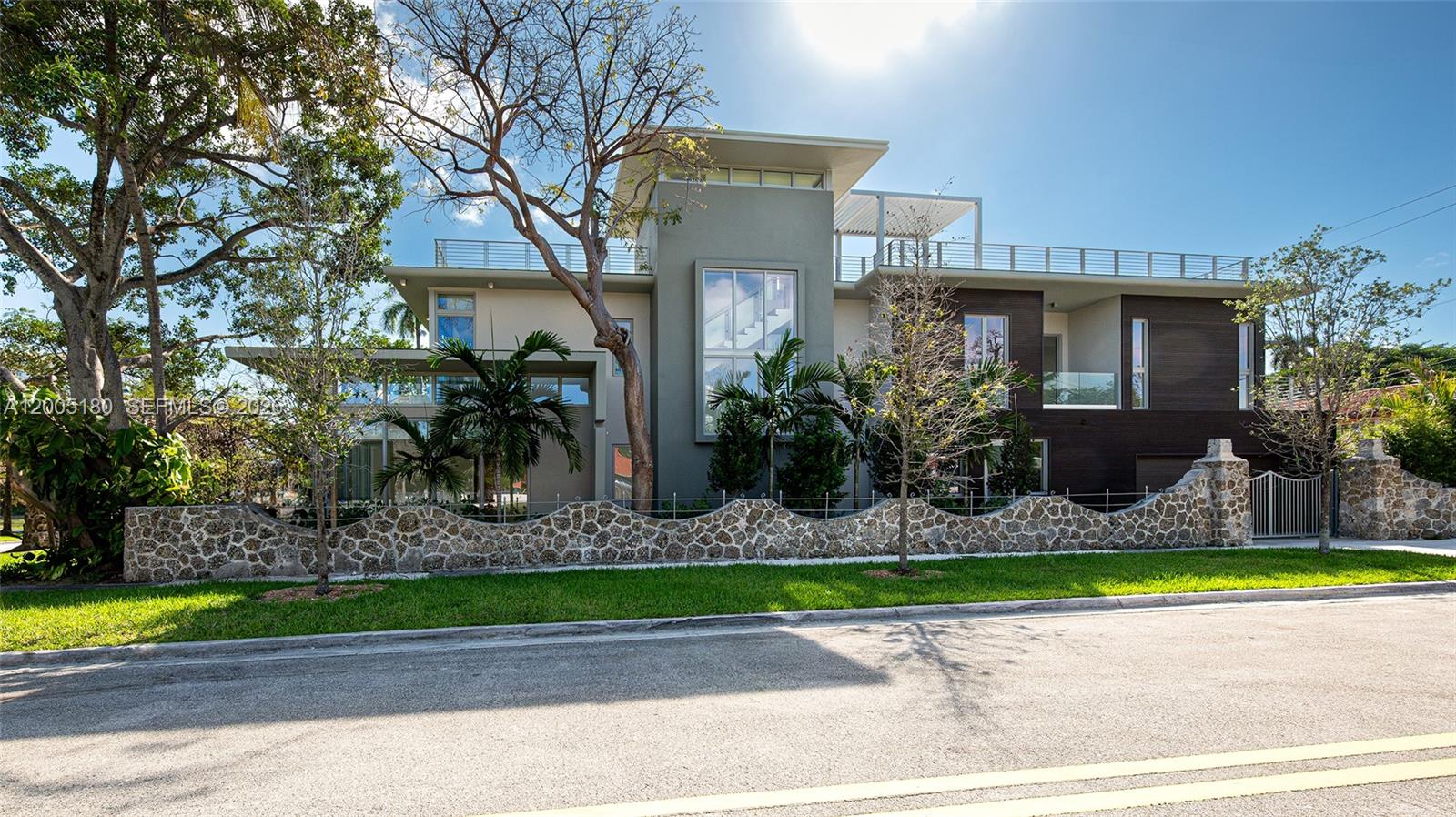 2100 S Miami Ave Miami, FL 33129