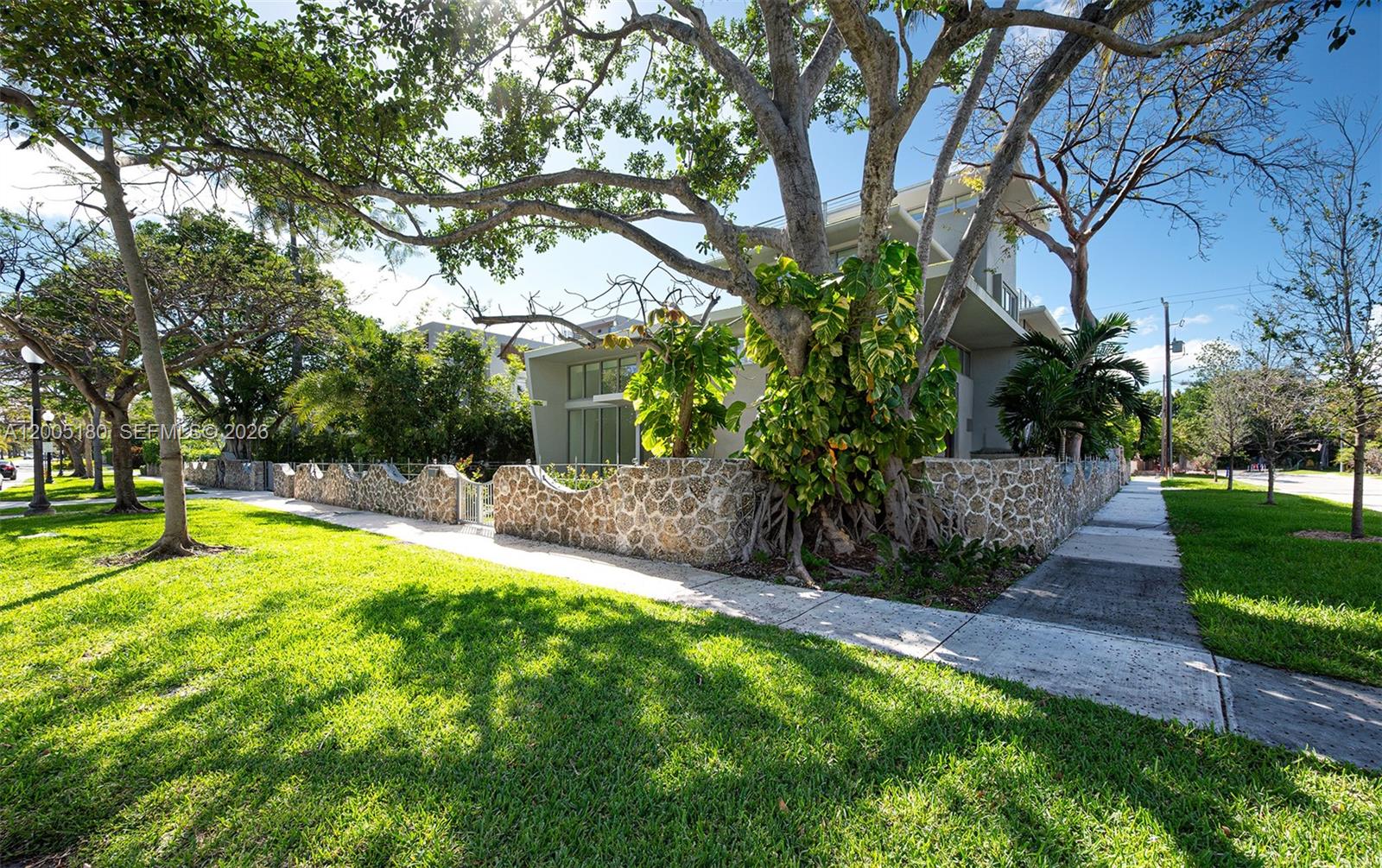 2100 S Miami Ave Miami, FL 33129