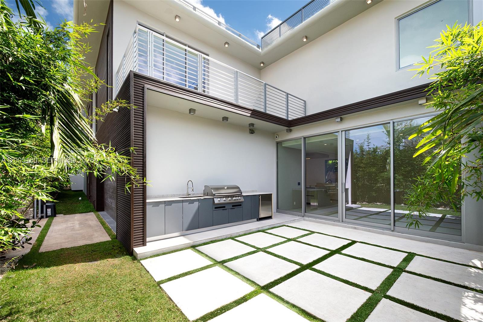 2100 S Miami Ave Miami, FL 33129