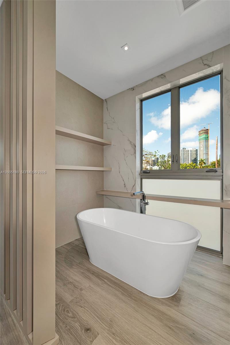 2100 S Miami Ave Miami, FL 33129