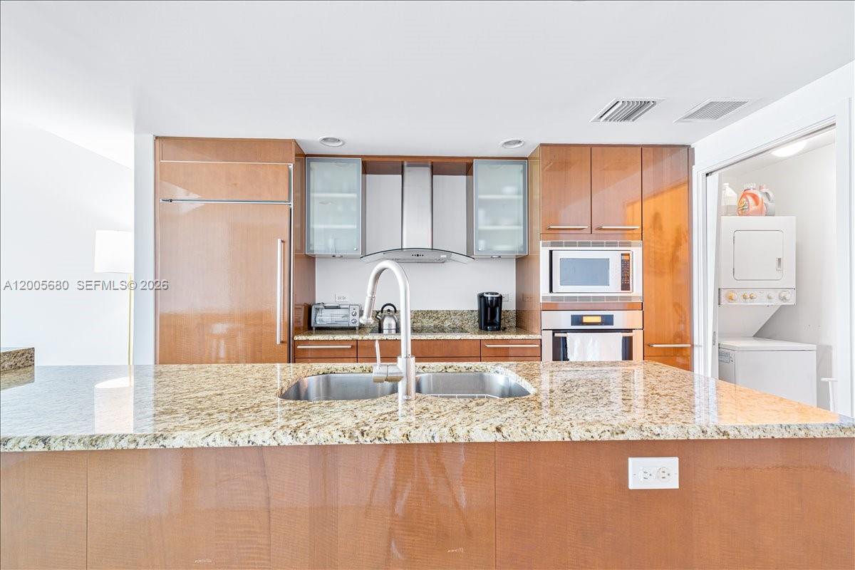 3801 Collins Ave #1105 Miami Beach, FL 33140