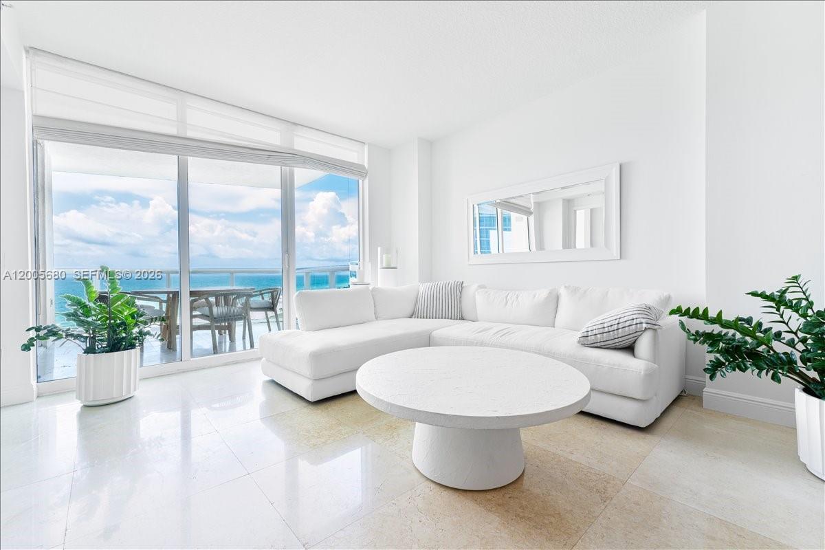 3801 Collins Ave #1105 Miami Beach, FL 33140